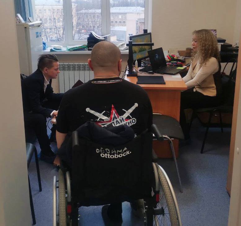 Специалисты МФЦ помогли бойцам СВО попасть на футбол_2.jpg